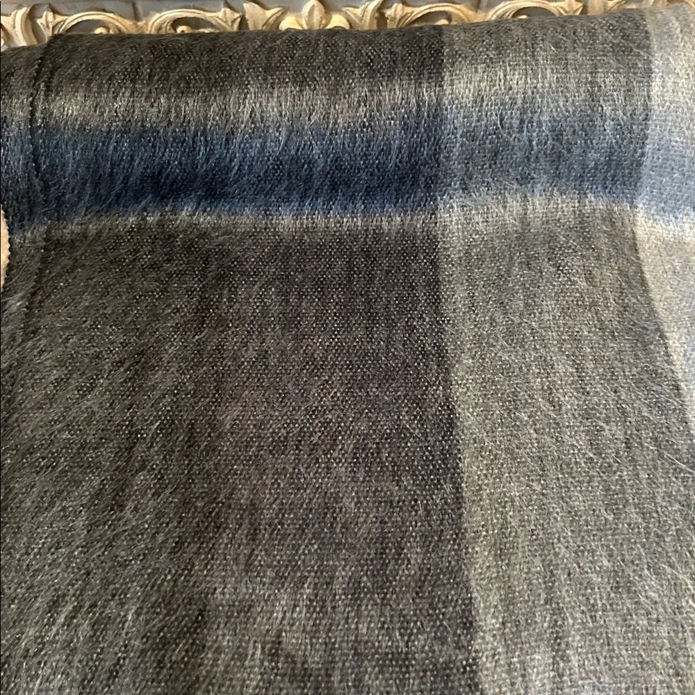 NWT Soft Ombre Black and Gray Alpaca Scarf Made in Ecuador